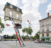 Oeuvre Monte-meubles, <br/>l’ultime déménagement de Leandro Erlich